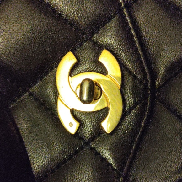 Chanel Black Quilted Leather Shoulder Bag - Picture 3 of 16